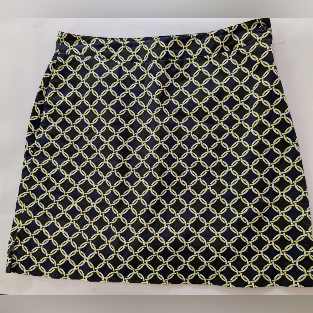 EP Pro Golf Women’s Skort Size 8
Black with Yellow Geometric Chain Print